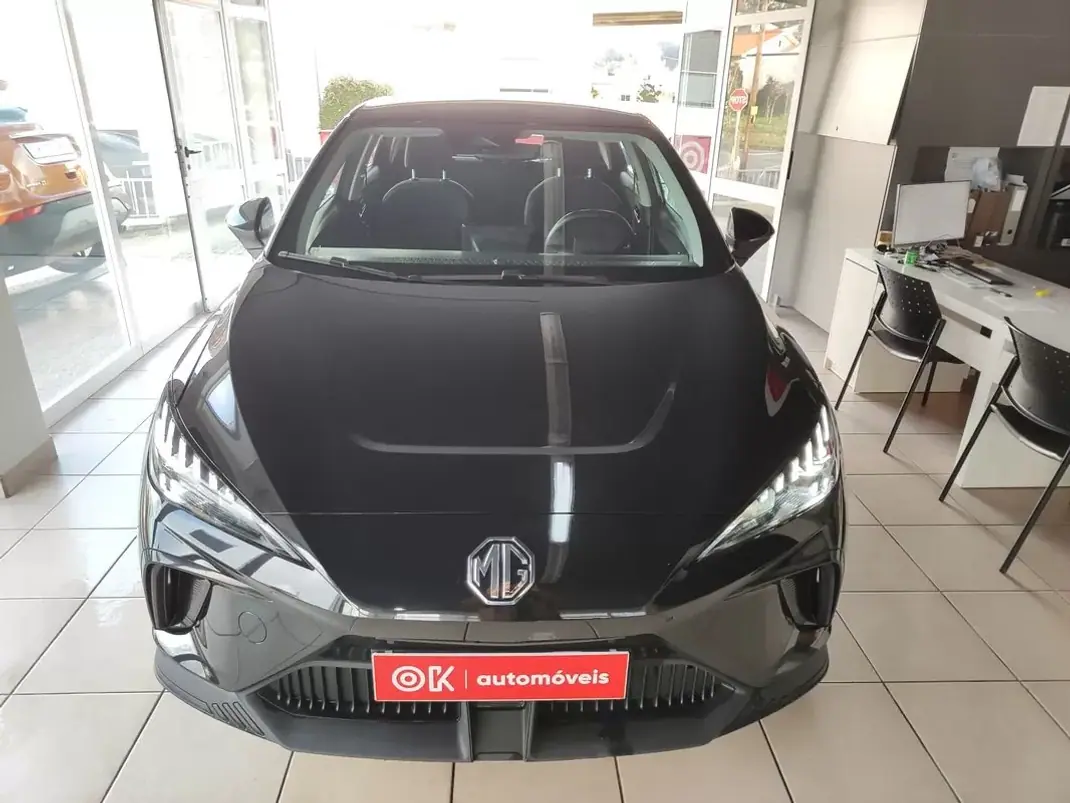 MG MG4 2024 - 24250 EUR, 18750 km - AUTO.MOTO.pt - 18750km - foto 4 de 34