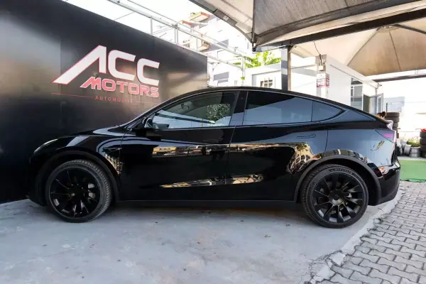 Tesla Model Y 2023 - 36990 EUR, 86000 km - AUTO.MOTO.pt - 86000km - foto 21 de 33