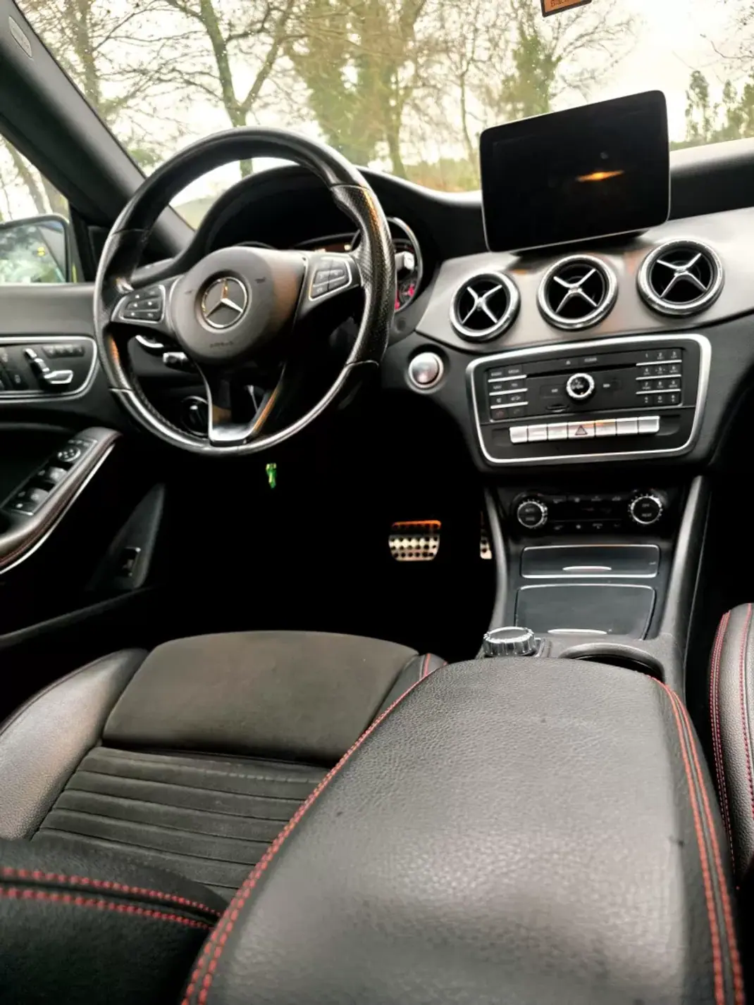 Mercedes-Benz CLA 220 2017 - 19990 EUR, 211000 km - AUTO.MOTO.pt - 211000km - foto 18 de 31