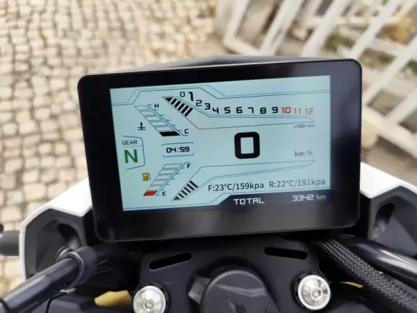 2025 - 2880 EUR, 3300 km - AUTO.MOTO.pt - 3300km - foto 3 de 16