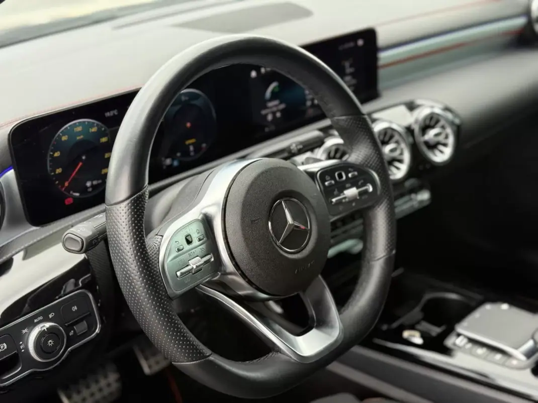 Mercedes-Benz CLA 220 2019 - 34850 EUR, 85571 km - AUTO.MOTO.pt - 85571km - foto 18 de 32