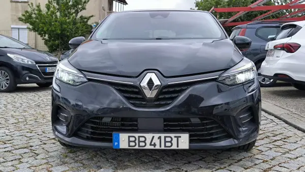 Renault Clio 2023 - 15450 EUR, 71465 km - AUTO.MOTO.pt - 71465km - foto 2 de 9