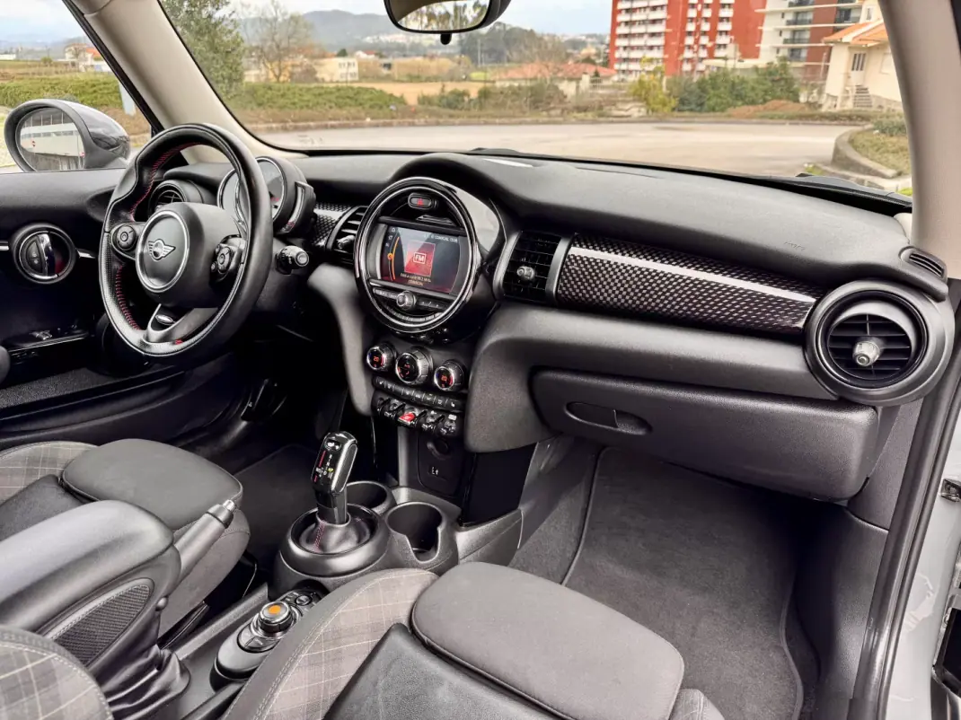 MINI Cooper 2018 - 21990 EUR, 165000 km - AUTO.MOTO.pt - 165000km - foto 16 de 31