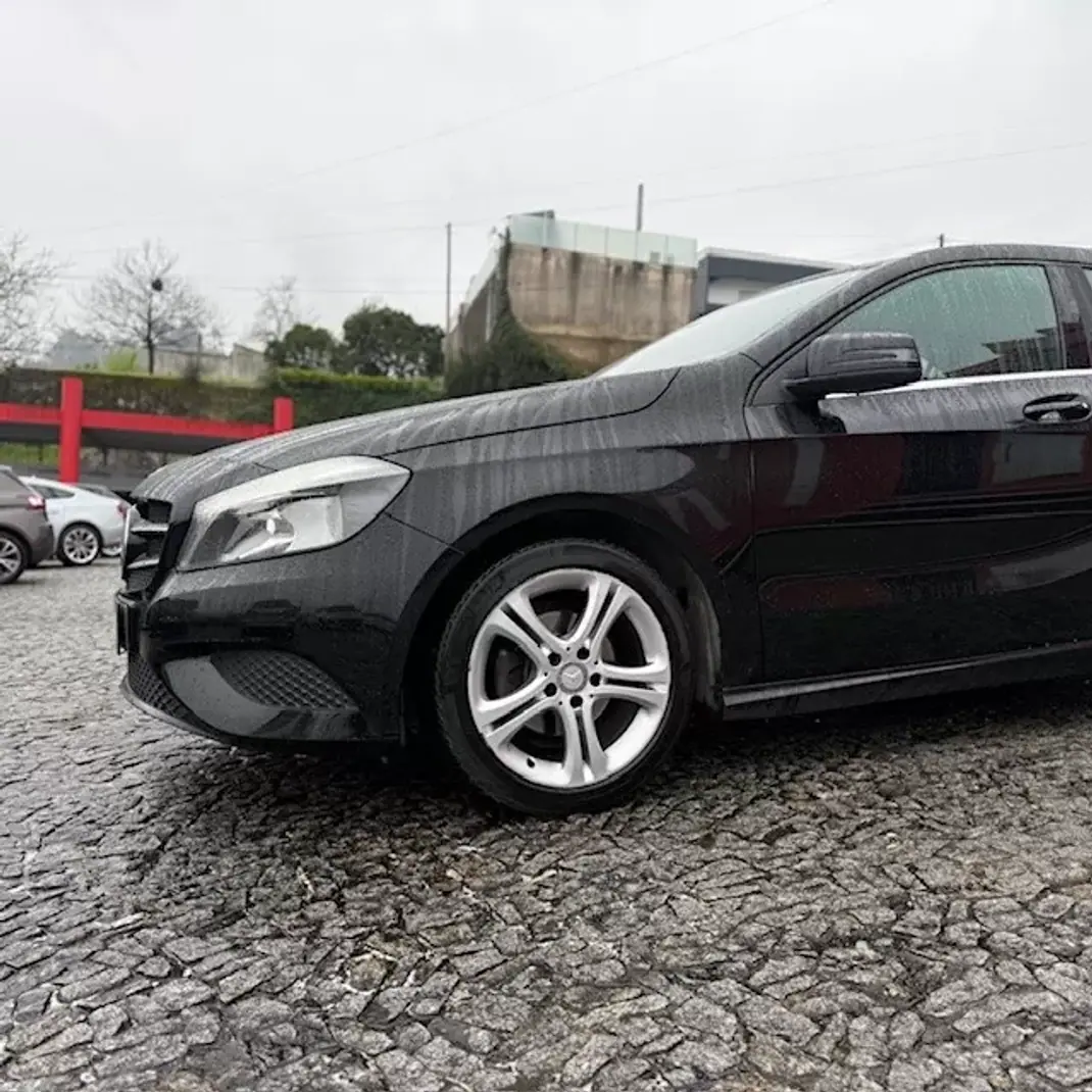 Mercedes-Benz A 180 2014 - 13900 EUR, 186000 km - AUTO.MOTO.pt - 186000km - foto 11 de 15