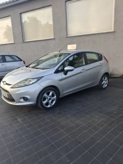 Ford Fiesta 2010 - 6950 EUR, 254173 km - AUTO.MOTO.pt - 254173km - foto 2 de 7