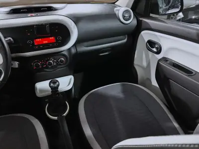 Renault Twingo 2019 - 12490 EUR, 58595 km - AUTO.MOTO.pt - 58595km - foto 12 de 29