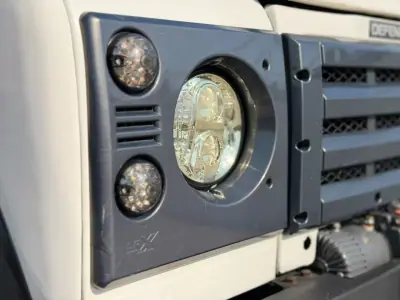Land Rover Defender 1998 - 29950 EUR, 292361 km - foto 5 de 27