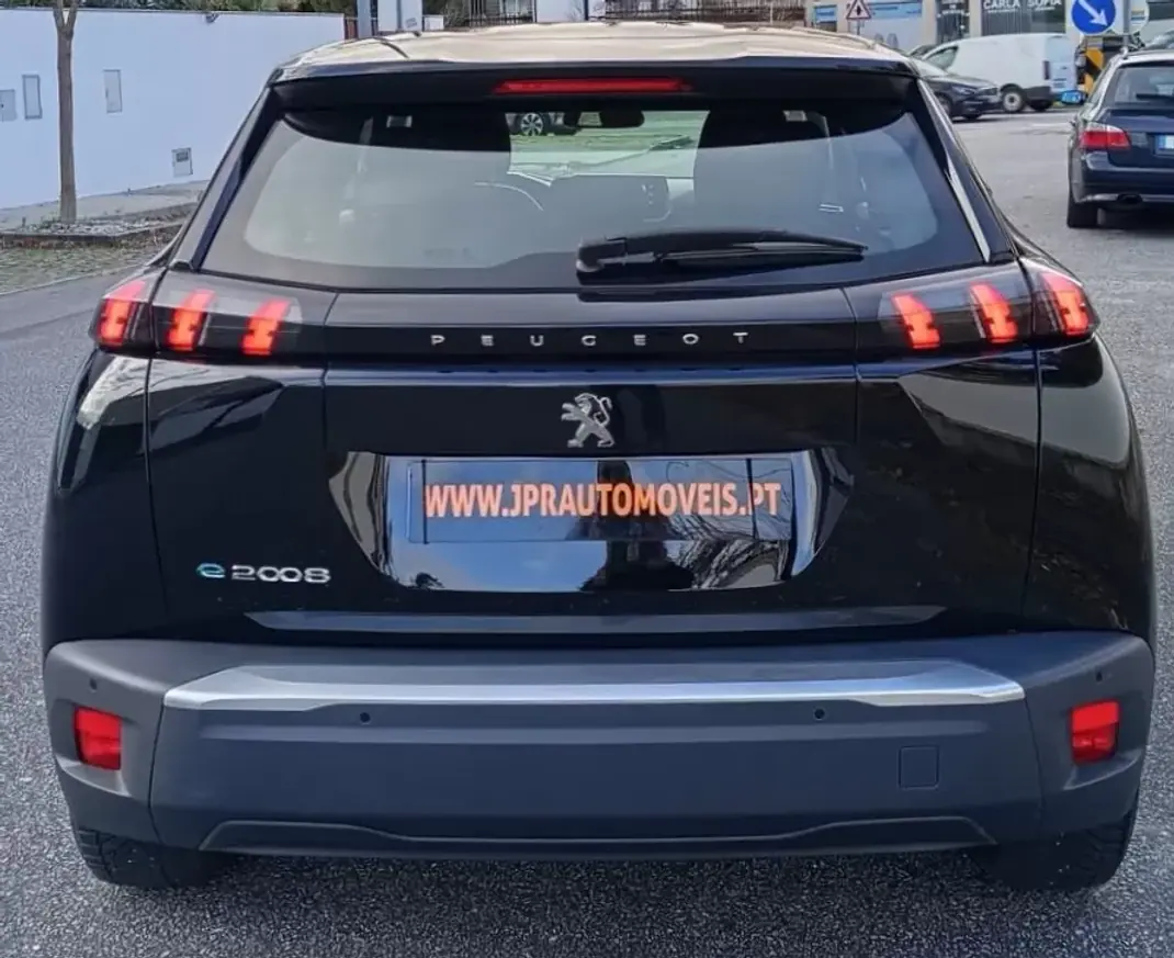 Peugeot e-2008 2022 - 17990 EUR, 70100 km - AUTO.MOTO.pt - 70100km - foto 9 de 19