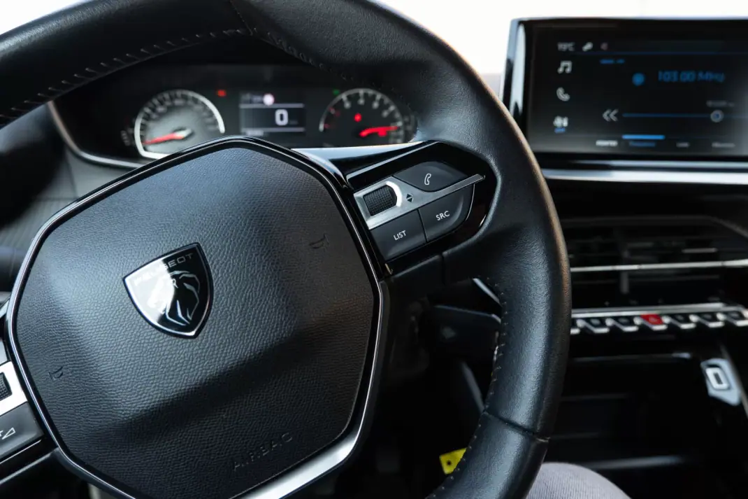 Peugeot 2008 2023 - 19750 EUR, 40500 km - AUTO.MOTO.pt - 40500km - foto 11 de 20