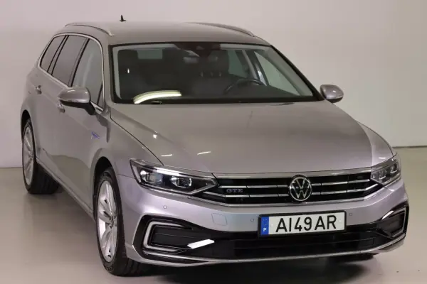 Volkswagen Passat Variant 2021 - 25990 EUR, 70682 km - AUTO.MOTO.pt - 70682km - foto 2 de 53
