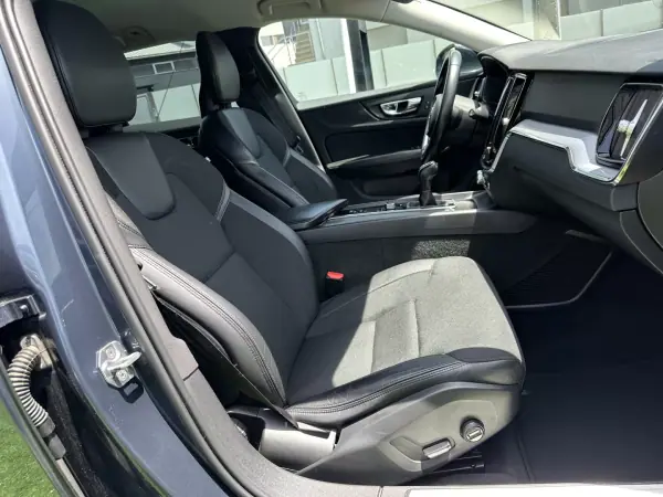 Volvo V60 2020 - 20900 EUR, 100000 km - AUTO.MOTO.pt - 100000km - foto 55 de 59