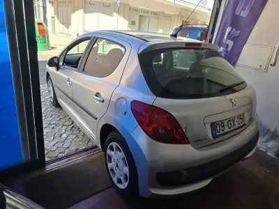 Peugeot 207 2008 - 3500 EUR, 130000 km - AUTO.MOTO.pt - 130000km - foto 4 de 17