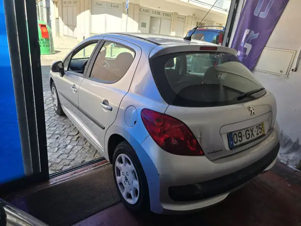 Peugeot 207 2008 - 3500 EUR, 130000 km - AUTO.MOTO.pt - 130000km - foto 4 de 17