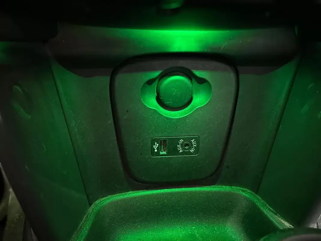 MINI 5 Portas 2016 - 13000 EUR, 203000 km - AUTO.MOTO.pt - 203000km - foto 19 de 27