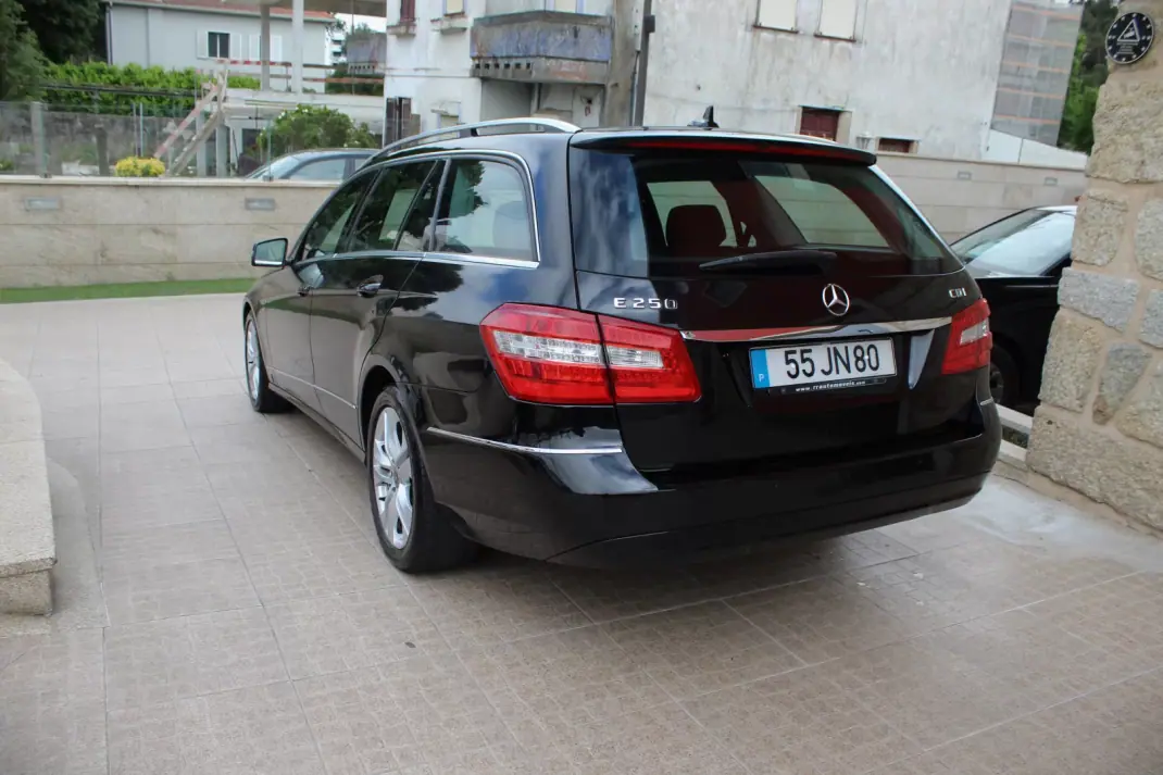 Mercedes-Benz E 250 2010 - 13990 EUR, 245000 km - AUTO.MOTO.pt - 245000km - foto 7 de 48