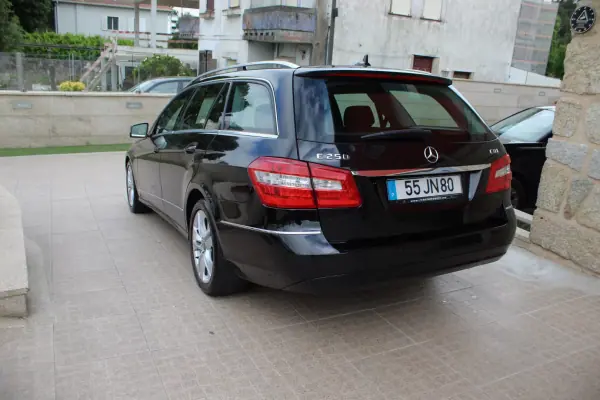 Mercedes-Benz E 250 2010 - 12990 EUR, 245000 km - AUTO.MOTO.pt - 245000km - foto 7 de 48