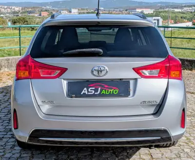 Toyota Auris Touring Sports 2014 - 8250 EUR, 285890 km - AUTO.MOTO.pt - 285890km - foto 8 de 21