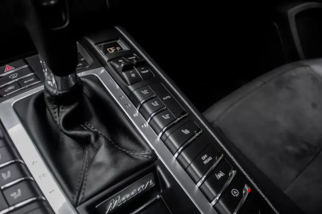 Porsche Macan 2018 - 54990 EUR, 99798 km - AUTO.MOTO.pt - 99798km - foto 23 de 45