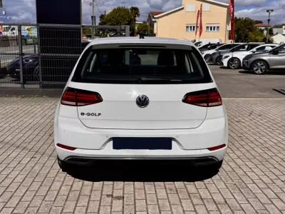 Volkswagen e-Golf 2019 - 16500 EUR, 70000 km - AUTO.MOTO.pt - 70000km - foto 4 de 18