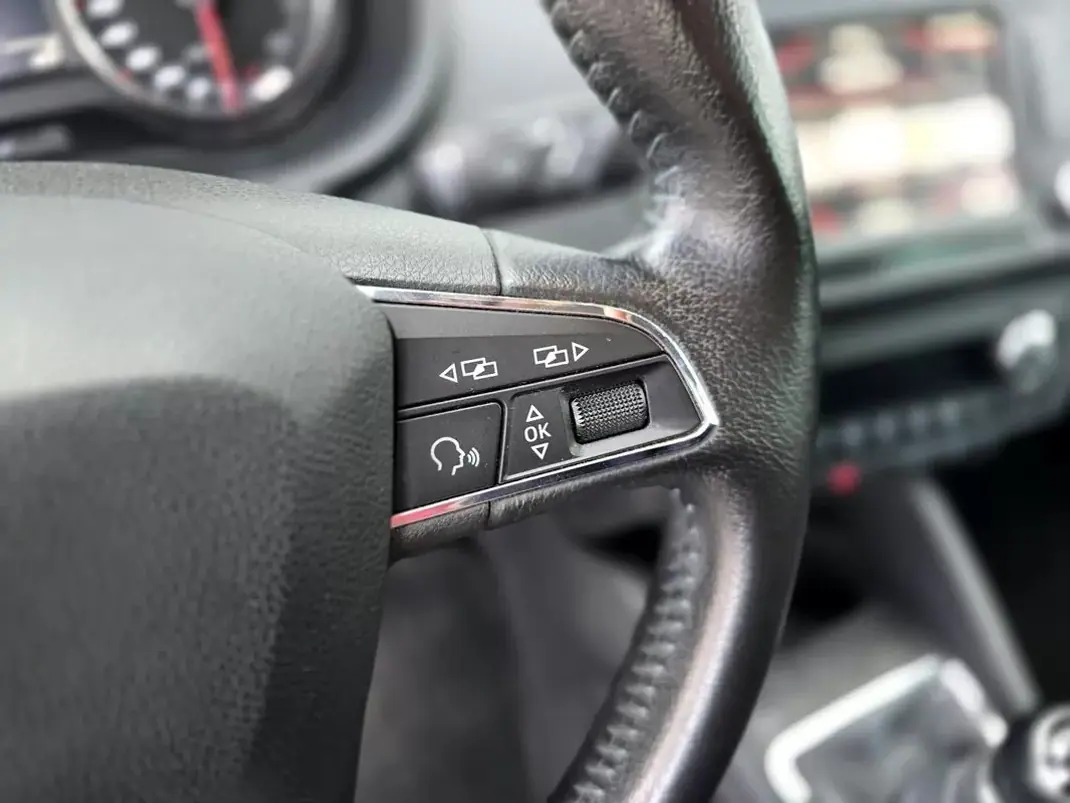 SEAT Ibiza 2016 - 8990 EUR, 160800 km - AUTO.MOTO.pt - 160800km - foto 18 de 34