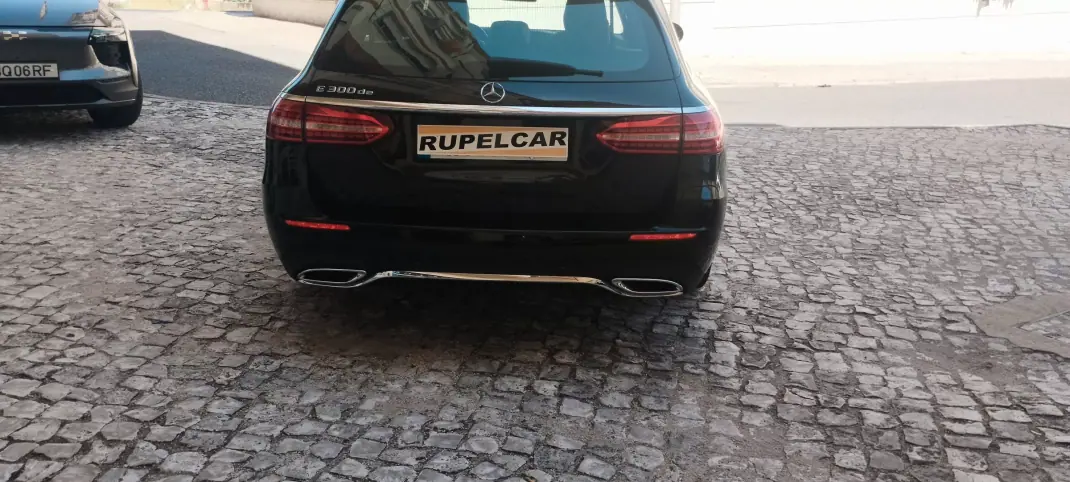 Mercedes-Benz E 300 2022 - 34950 EUR, 125970 km - AUTO.MOTO.pt - 125970km - foto 7 de 36
