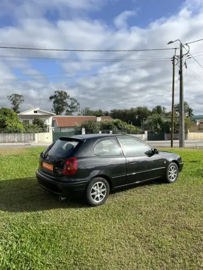 Toyota Corolla 2000 - 3000 EUR, 370000 km - 370000km - foto 5 de 11