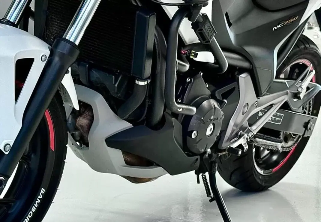 Honda NC750X 2015 - 5950 EUR, 35803 km - 35803km - foto 6 de 27