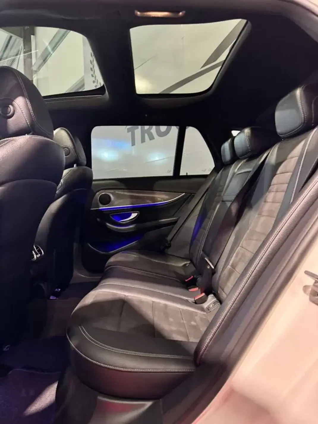 Mercedes-Benz E 220 2017 - 23900 EUR, 348000 km - 348000km - foto 19 de 58