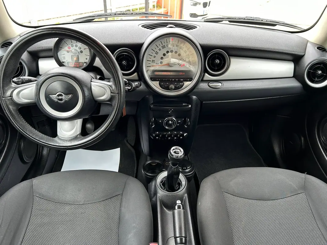 MINI One 2011 - 8700 EUR, 220000 km - AUTO.MOTO.pt - 220000km - foto 20 de 31