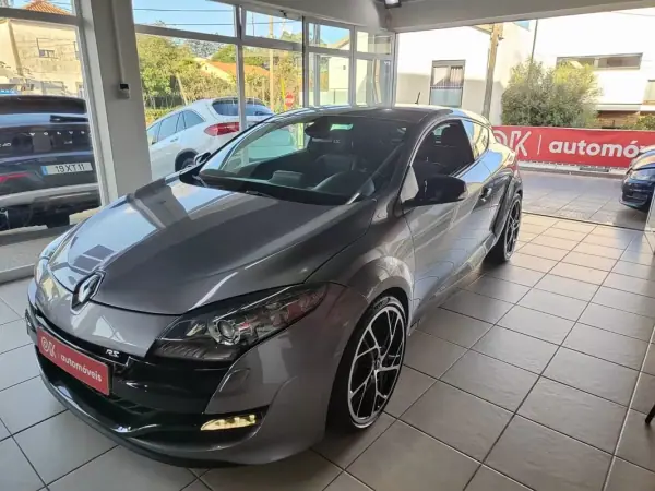 Renault Mégane Coupe 2010 - 18950 EUR, 157000 km - AUTO.MOTO.pt - 157000km - foto 5 de 39