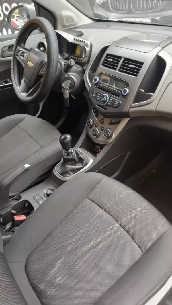 Chevrolet Aveo 2012 - 3990 EUR, 200000 km - AUTO.MOTO.pt - 200000km - foto 9 de 13