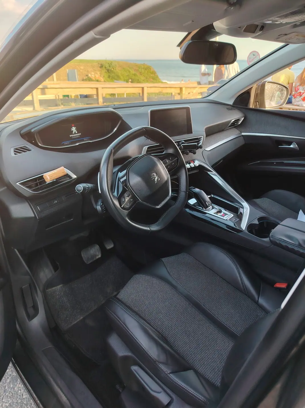 Peugeot 3008 2017 - 15000 EUR, 125000 km - AUTO.MOTO.pt - 125000km - foto 5 de 5