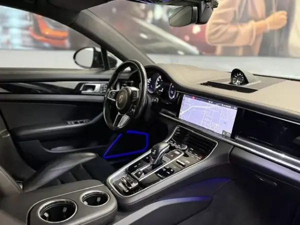 Porsche Panamera 2020 - 76990 EUR, 142770 km - AUTO.MOTO.pt - 142770km - foto 14 de 25
