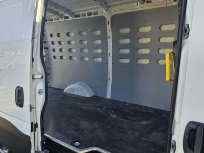 Iveco Daily 35 S14 2.3 D PLATAFORMA 2023 - 24750 EUR, 45000 km - AUTO.MOTO.pt - 45000km - foto 8 de 12