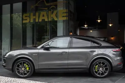 Porsche Cayenne Coupé 2020 - 69890 EUR, 126171 km - AUTO.MOTO.pt - 126171km - foto 2 de 45