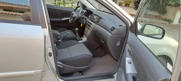 Toyota Corolla 2006 - 9950 EUR, 206000 km - AUTO.MOTO.pt - 206000km - foto 4 de 12