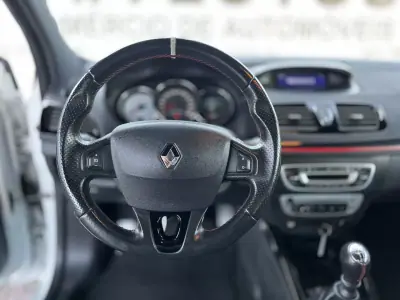 Renault Mégane Coupe 2013 - 24500 EUR, 105200 km - AUTO.MOTO.pt - 105200km - foto 19 de 25