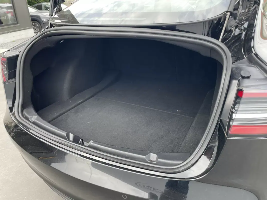 Tesla Model 3 2019 - 22995 EUR, 126801 km - AUTO.MOTO.pt - 126801km - foto 22 de 40