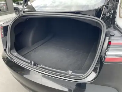 Tesla Model 3 2019 - 22995 EUR, 126801 km - AUTO.MOTO.pt - 126801km - foto 22 de 40