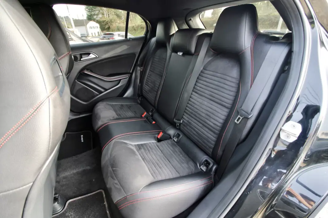 Mercedes-Benz GLA 180 2016 - 22500 EUR, 148000 km - AUTO.MOTO.pt - 148000km - foto 17 de 32