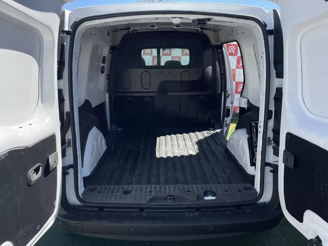 Renault Kangoo 1.5 DCi Business 2020 - 13490 EUR, 142280 km - AUTO.MOTO.pt - 142280km - foto 17 de 17