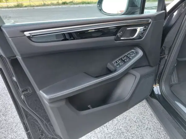 Porsche Macan 2014 - 38490 EUR, 168209 km - AUTO.MOTO.pt - 168209km - foto 20 de 37