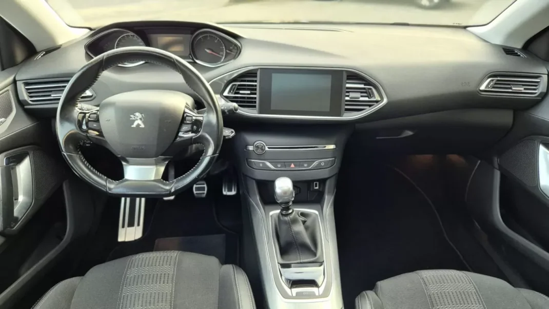 Peugeot 308 SW 2017 - 15900 EUR, 133694 km - AUTO.MOTO.pt - 133694km - foto 11 de 17