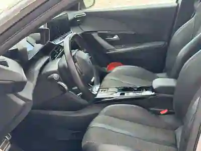 Peugeot e-2008 2022 — photo 6 of 6