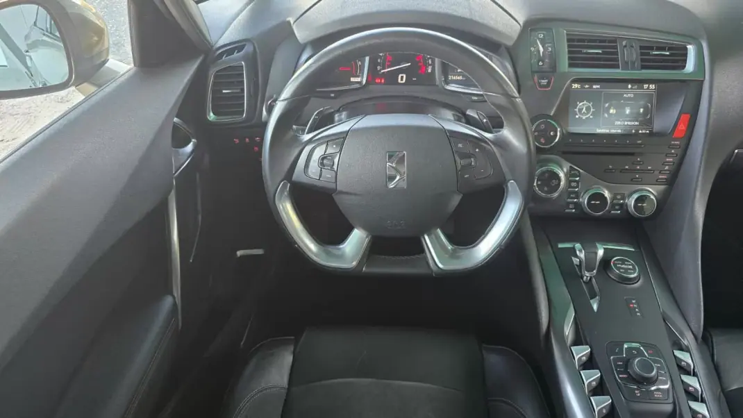 DS DS5 2013 - 10500 EUR, 216565 km - 216565km - foto 10 de 19