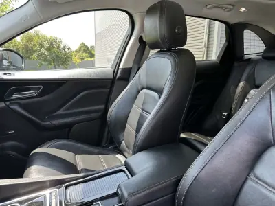 Jaguar F-Pace 2018 - 22500 EUR, 146000 km - AUTO.MOTO.pt - 146000km - foto 37 de 69