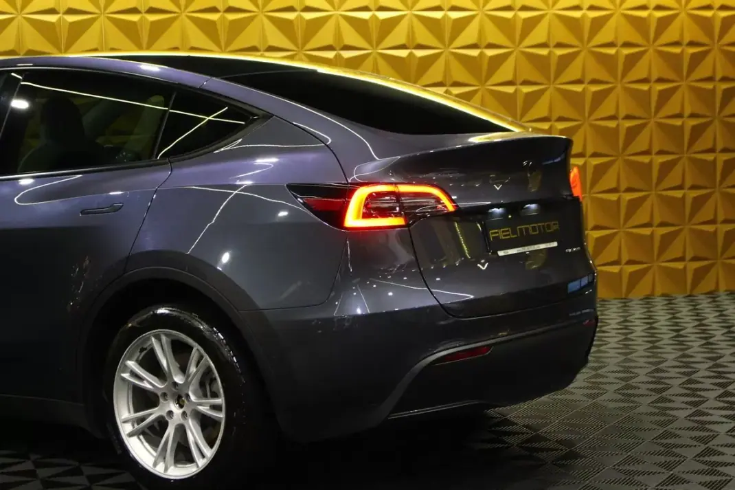 Tesla Model Y 2021 - 32240 EUR, 132000 km - AUTO.MOTO.pt - 132000km - foto 16 de 38