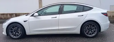 Tesla Model 3 2021 - 26490 EUR, 93800 km - AUTO.MOTO.pt - 93800km - foto 6 de 15