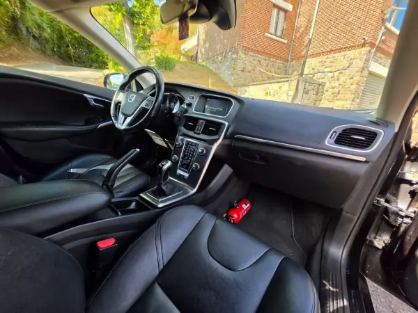Volvo V40 2015 - 11750 EUR, 178697 km - 178697km - foto 10 de 18
