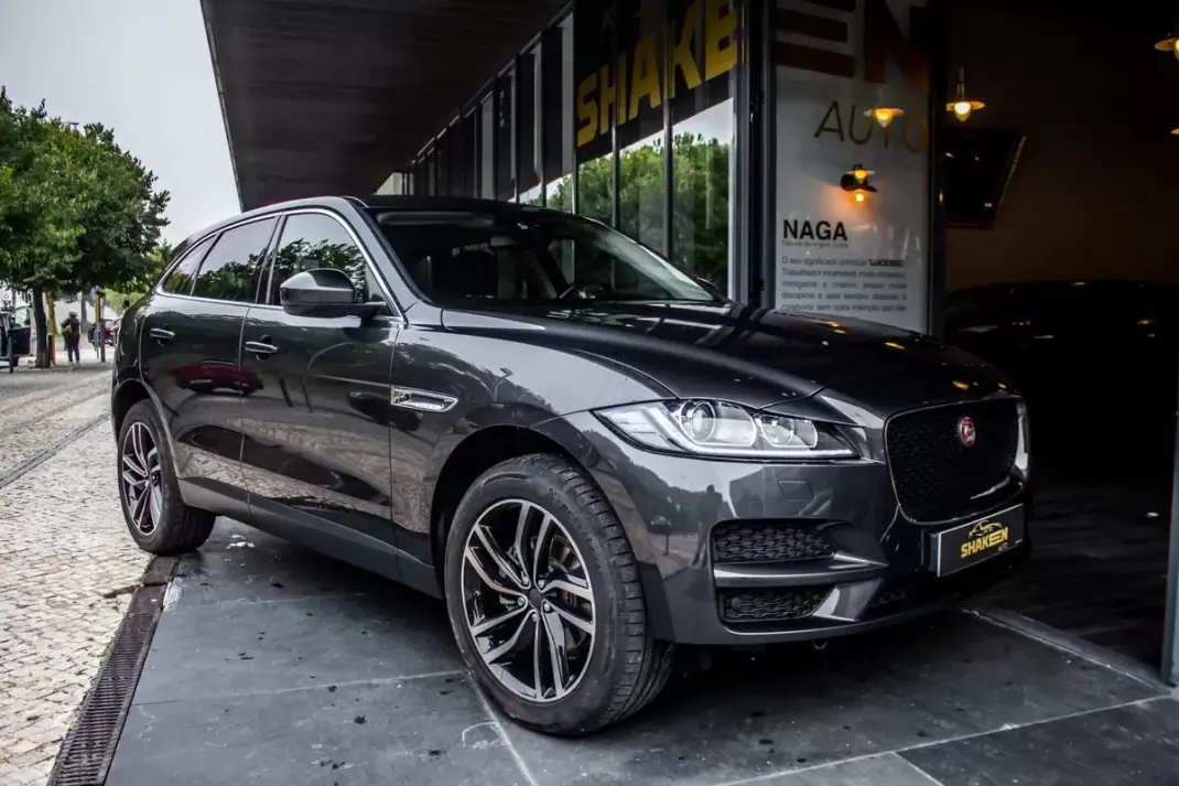 Jaguar F-Pace 2018 - 22990 EUR, 155156 km - 155156km - foto 6 de 48